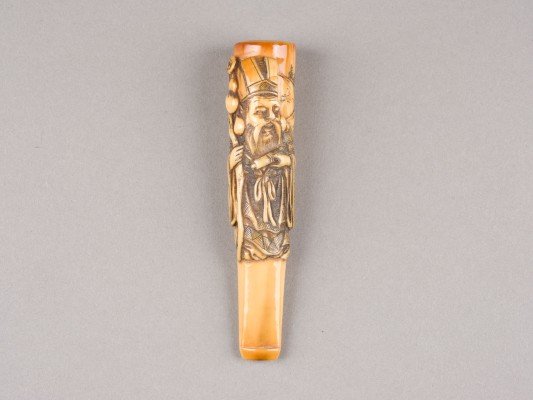 Auktion 152<br>EINE ZIGARETTENSPITZE AUS WALROSSZAHN