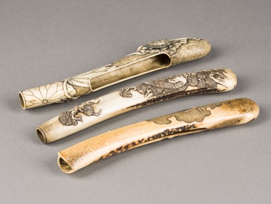 Picture EIN DREITEILIGES KONVOLUT VON KISERUZUTSU AUS HIRSCHHORN