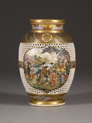 Auction 152<br>EINE DURCHBROCHENE EIFÖRMIGE SATSUMA-VASE