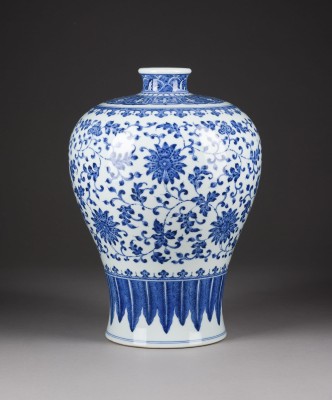 Picture EINE BLAU-WEISSE MEIPING-VASE