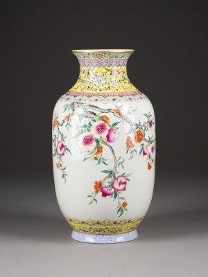 Auktion 152<br>EINE FAMILLE-ROSE-VASE