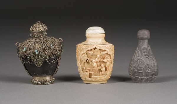 Picture EIN DREITEILIEGES KONVOLUT VON SNUFFBOTTLE