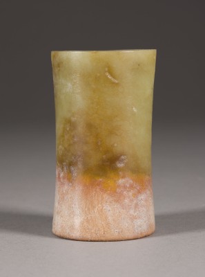 Bild EIN ARCHAISCHES GEFÄSS AUS SELADON UND ROSTROTER JADE