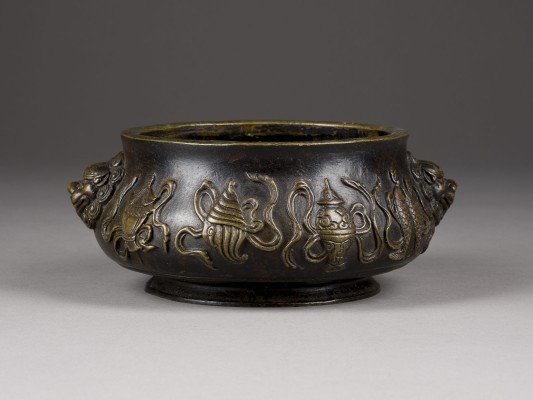 Auktion 152<br>EIN GUI-FÖRMIGER WEIHRAUCHBRENNER AUS BRONZE