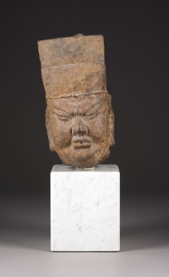 Picture EIN GROSSER KOPF EINES BEAMTEN AUS EISEN