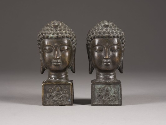 Auction 152<br>PAAR BUDDHAKÖPFE ALS SIEGEL AUS BRONZE