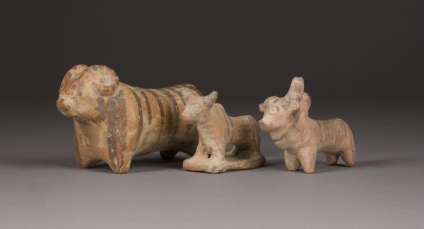 Picture KONVOLUT VON DREI TIERFIGUREN: ZWEI ZEBU STIERE UND WIDDER