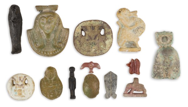 Picture SAMMLUNG VON 13 ANTIKEN AMULETTEN MIT ÄGYPTISCHEN GOTTHEITEN UND HIEROGLYPHEN