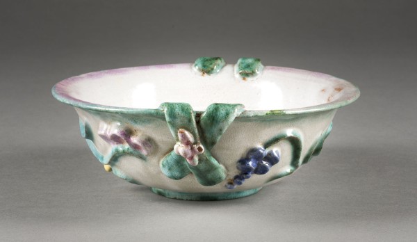 Auktion 155<br>SCHALE MIT BLUMENDEKOR