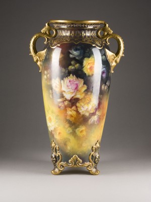Auction 155<br>GROSSE VASE MIT BLUMENDEKOR