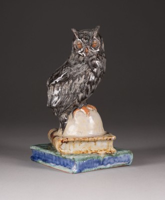 Bild EULE AUF BÜCHERN