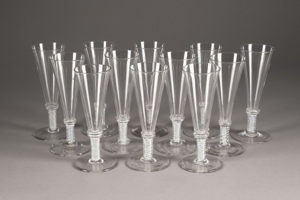 Bild ZWÖLF FADENGLÄSER