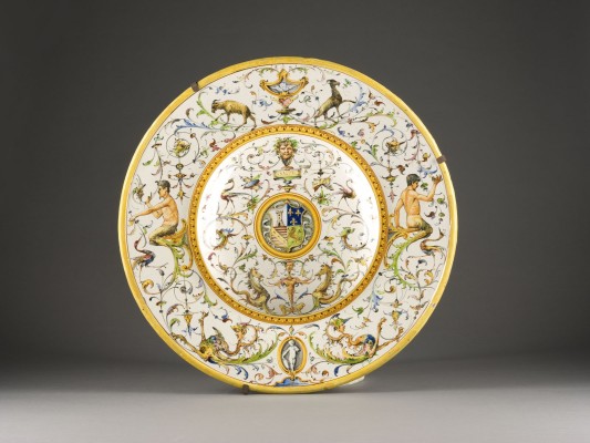 Bild MAJOLIKA-TELLER MIT WAPPENDARSTELLUNG 'SALVE'