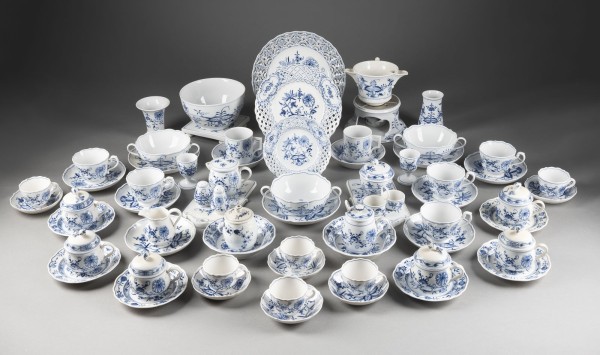 Auction 155<br>96-TEILIGES RESTSERVICE 'ZWIEBELMUSTER'