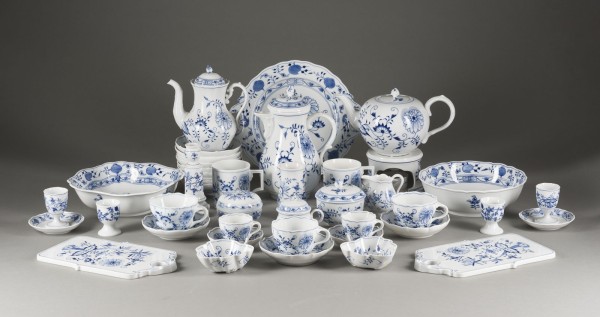 Auction 155<br>96-TEILIGES SERVICE 'ZWIEBELMUSTER'