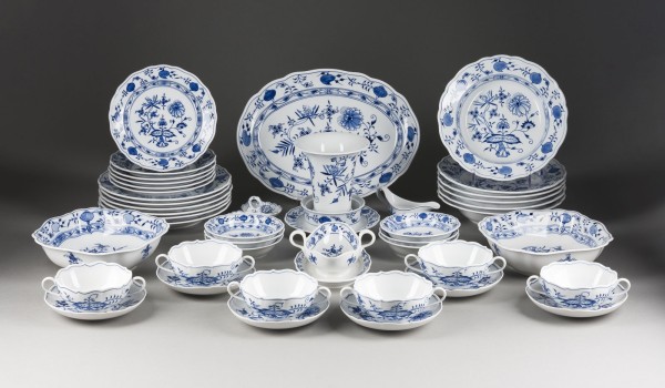 Bild 44-TEILIGES SPEISESERVICE 'ZWIEBELMUSTER'