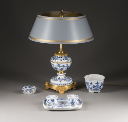 Bild VIERTEILIGES PORZELLAN-KONVOLUT 'ZWIEBELMUSTER'