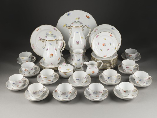 Bild 48-TEILIGES KAFFEESERVICE 'STREUBLUMEN'