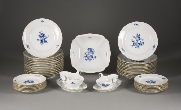 Bild 39-TEILIGES SPEISESERVICE 'BLAUE BLUME MIT INSEKTEN'