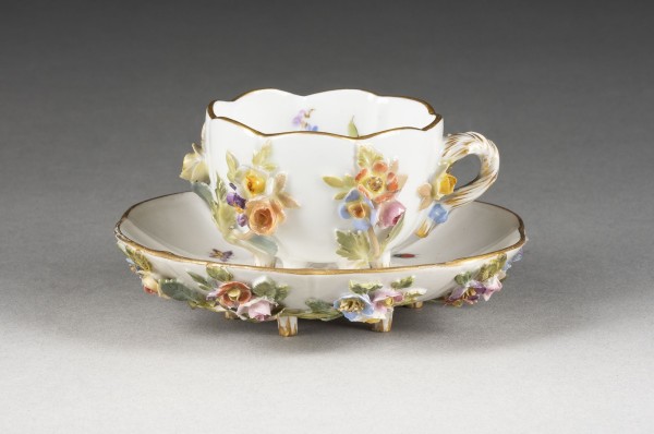 Bild MOKKATASSE MIT BLÜTENAUFLAGE