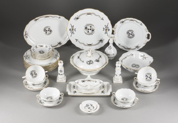 Bild 36-TEILIGES SPEISESERVICE 'SCHWARZER HOFDRACHE'