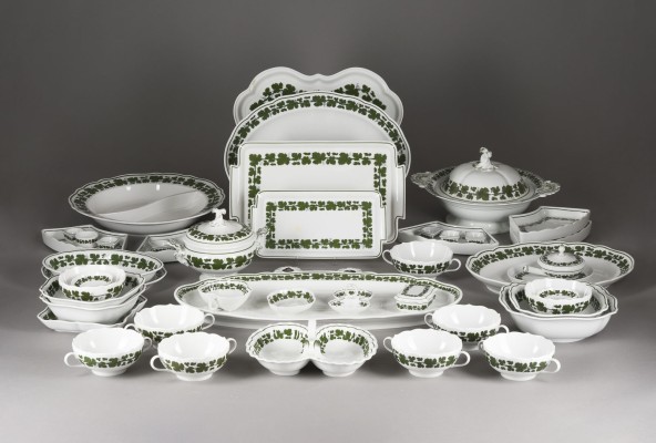 Auktion 155<br>116-TEILIGES ESSSERVICE 'GRÜNER WEINLAUBKRANZ'