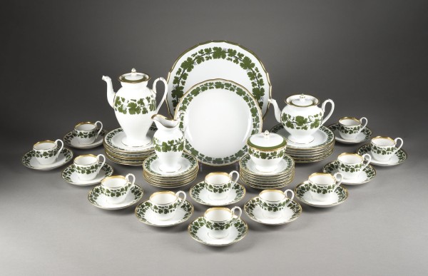Bild 54-TEILIGES KAFFEESERVICE 'GRÜNER WEINLAUBKRANZ-GOLDRAND'