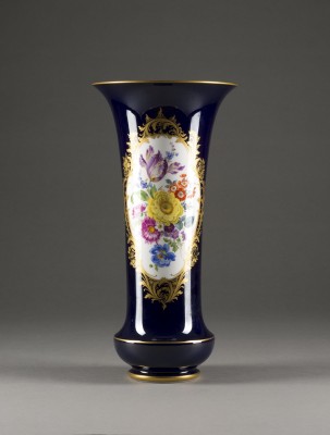 Bild VASE MIT 'BLUMENMALEREI'