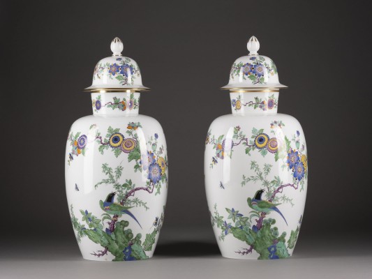 Picture PAAR DECKELVASEN 'INDISCHE BLUMEN- UND VOGELMALEREI'