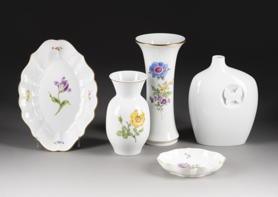 Picture ZWEI SCHALEN UND DREI VASEN