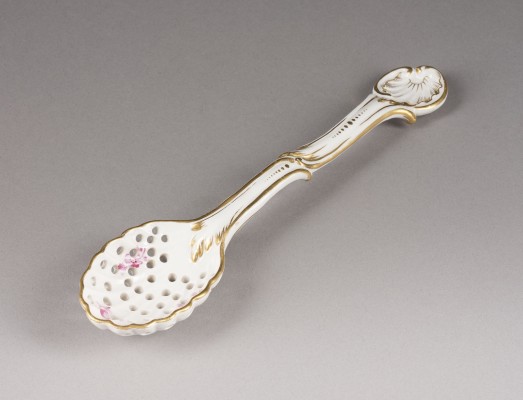 Auction 155<br>SIEBLÖFFEL MIT CAMAIEUMALEREI