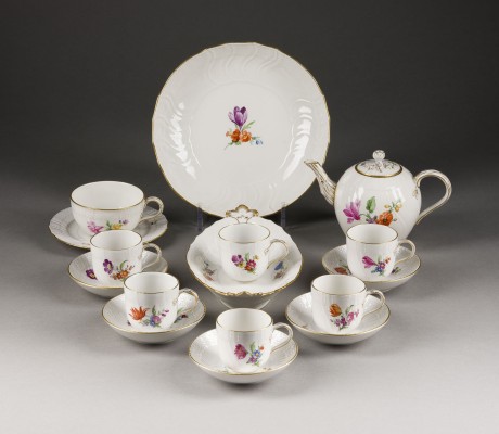 Bild 16-TEILIGES RESTESERVICE 'BLUMENMALEREI UND SCHMETTERLINGE'