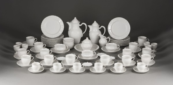 Auktion 155<br>125-TEILIGES SPEISE-/TEE-/KAFFEE UND MOKKASERVICE 'ROCAILLE'