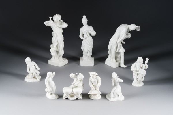 Bild SAMMLUNG VON NEUN FIGUREN