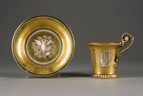 Auction 155<br>ZIERTASSE MIT PORTRÄT VON MADAME LA COMTESSE VICTOR DE MORTEMART