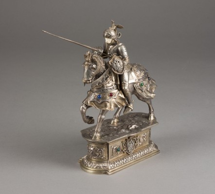 Auktion 155<br>SILBERFIGUR EINES TURNIERRITTERS ZU PFERD