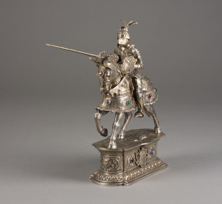 Auktion 155<br>SILBERFIGUR EINES TURNIERRITTERS ZU PFERD