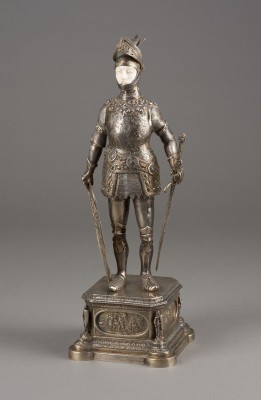 Auktion 155<br>SILBERFIGUR EINES STEHENDEN RITTERS