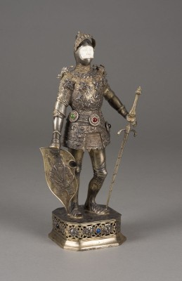 Auktion 155<br>SILBERFIGUR EINES STEHENDEN RITTERS