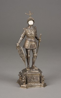Auktion 155<br>SILBERFIGUR EINES STEHENDEN RITTERS