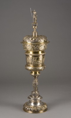 Auktion 155<br>MONUMENTALER HISTORISMUS-DECKELPOKAL