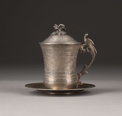 Bild DECKELTASSE AUF UNTERTASSE