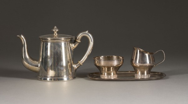 Bild DREI-TEILIGES KERNSTÜCK UND KAFFEEKANNE