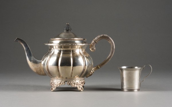 Bild TEEKANNE UND TASSE