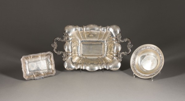 Bild ZWEI SCHALEN UND HENKELSCHALE