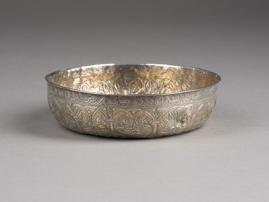 Auction 155<br>PERSISCHE SCHALE MIT FLORALDEKOR