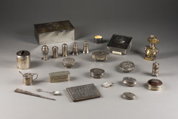 Picture SAMMLUNG VON 18 SILBEROBJEKTEN