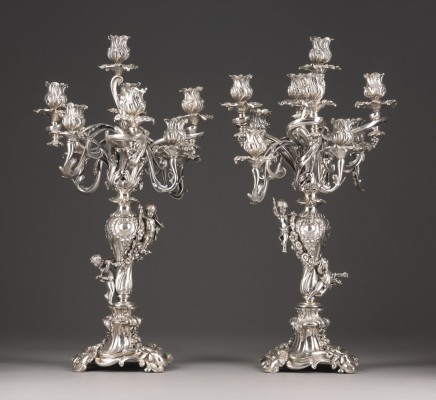 Bild SEHR GROSSES NEUNFLAMMIGES GIRANDOLEN-PAAR MIT PUTTEN