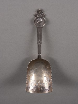 Picture MEDAILLON-SERVIERLÖFFEL MIT MONOGRAMM