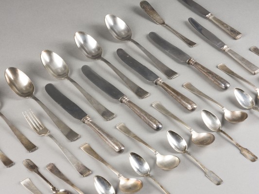 Auction 155<br>SAMMLUNG VON 88 BESTECKTEILEN